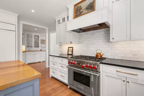 Kitchen - 10 Main St, Dover, MA 02030 photo 4 of 5