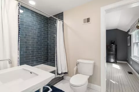Bath - 10 Main St, Dover, MA 02030 photo 1 of 3