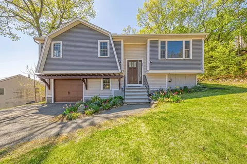39 Blueberry Hill Rd, Woburn, MA 01801