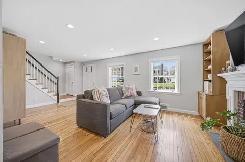 28 Lilly Ln, Dedham, MA 02026 photo 4