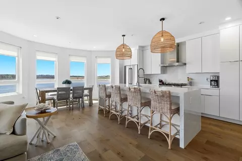 60 Newbury St #1, Quincy, MA 02171
