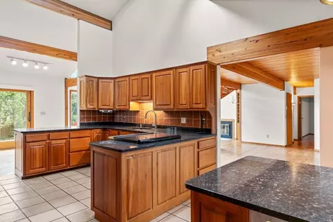 13 Cedar St, Mashpee, MA 02649 photo 5