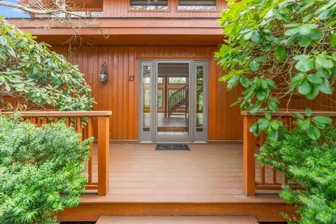 13 Cedar St, Mashpee, MA 02649 photo 2