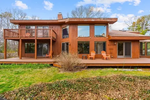 13 Cedar St, Mashpee, MA 02649