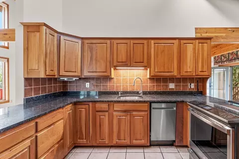 13 Cedar St, Mashpee, MA 02649 photo 4