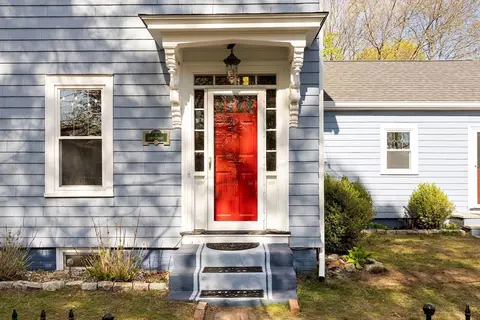 8 Contentment Pl, Dedham, MA 02026