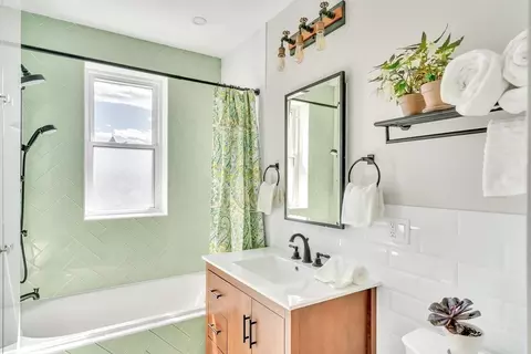 Bath - 20 John St #3, Brookline, MA 02446 photo 2 of 4