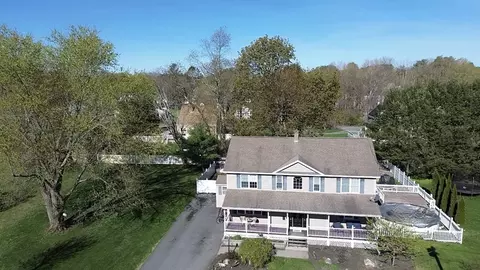 24 Lind St, Oxford, MA 01540