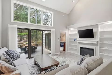 59 Hillside Dr #59, Wayland, MA 01778