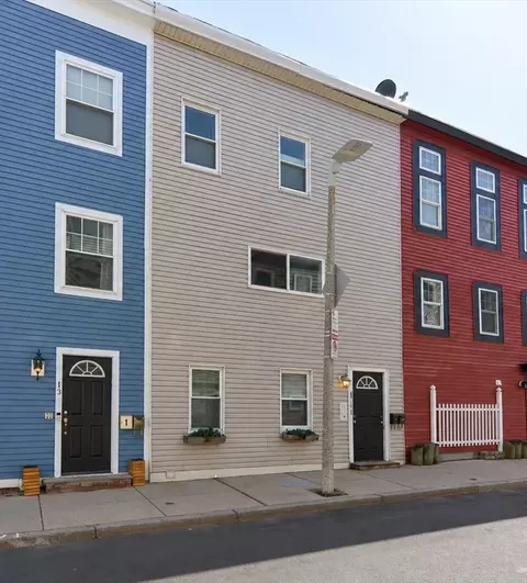 11 Emmet St, Boston, MA 02127