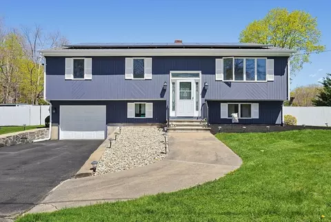 132 Jean Dr, Seekonk, MA 02771