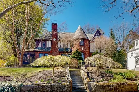 32 Alberta, Chestnut Hill, MA 02467