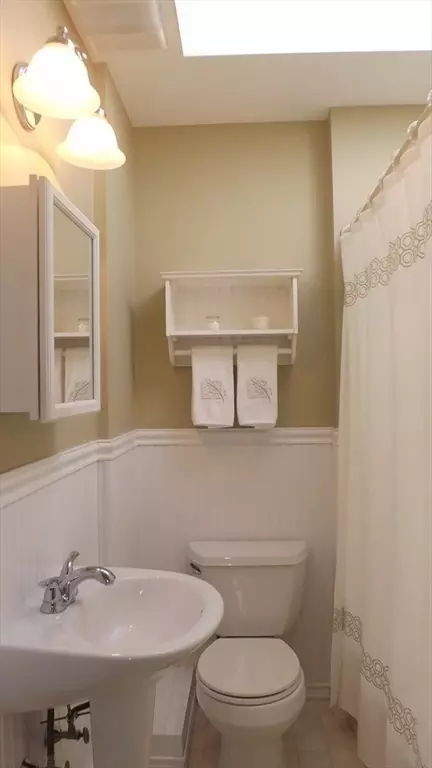 Bath - 61 Nelson Pl, Worcester, MA 01605 photo 3 of 3