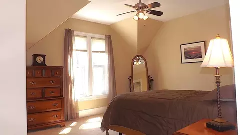 Bedroom - 61 Nelson Pl, Worcester, MA 01605 photo 5 of 8