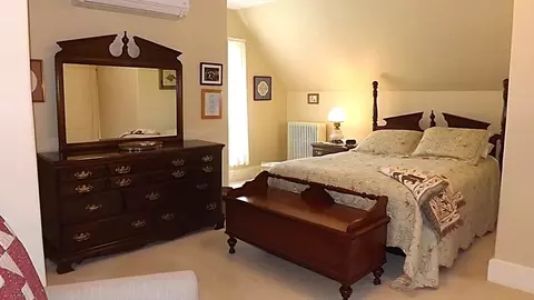 Bedroom - 61 Nelson Pl, Worcester, MA 01605 photo 2 of 8