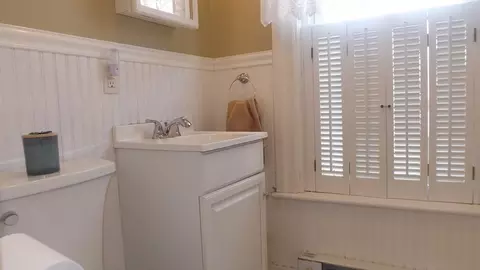 Bath - 61 Nelson Pl, Worcester, MA 01605 photo 1 of 3