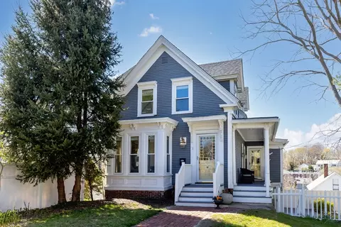 3 Massasoit St, Plymouth, MA 02360