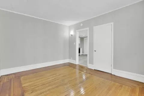 52 Thompson St, Springfield, MA 01109 photo 12