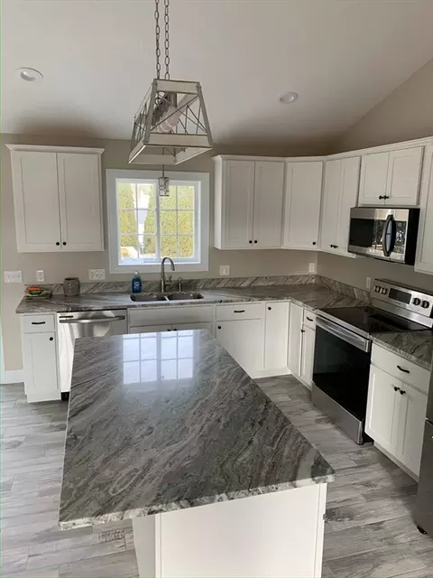 86 Beaumont Ave, Chicopee, MA 01013 photo 3