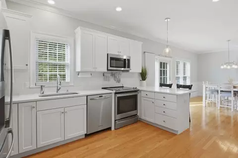 43 Knowlton Cir #43, Upton, MA 01568 photo 2