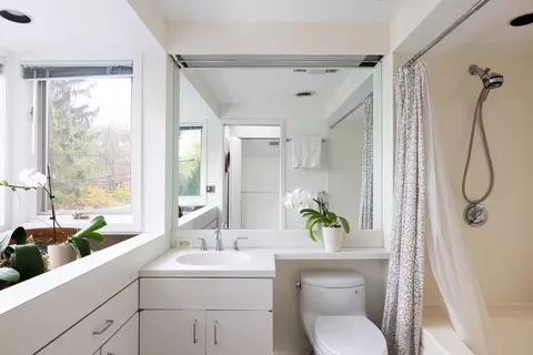 Bath - 185 Warren St, Brookline, MA 02445 photo 2 of 2