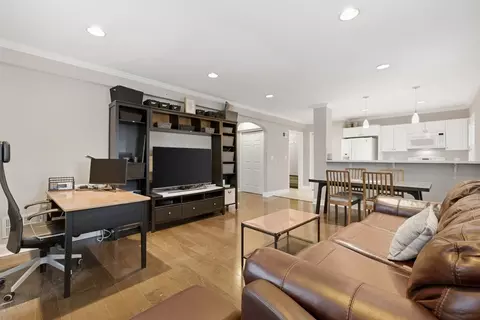 27 Commonwealth #1, Chestnut Hill, MA 02467