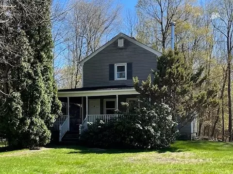 41 Main St, Hubbardston, MA 01452