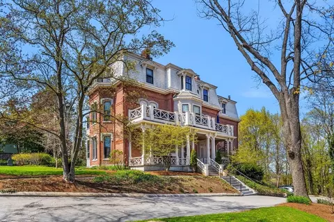 101 Summit #E, Brookline, MA 02446