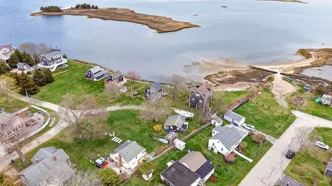 9 Wampanoag Dr, Fairhaven, MA 02719