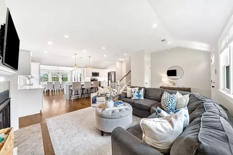 72 Oakcrest Rd, Needham, MA 02492 photo 3