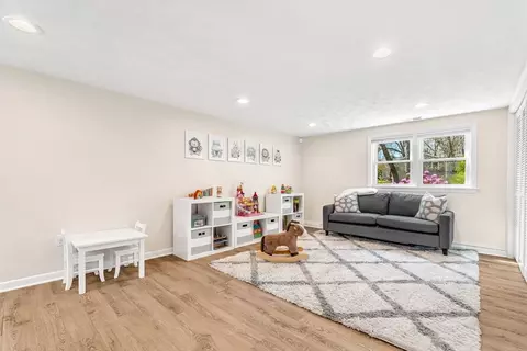 72 Oakcrest Rd, Needham, MA 02492 photo 15