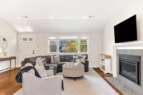 72 Oakcrest Rd, Needham, MA 02492 photo 4