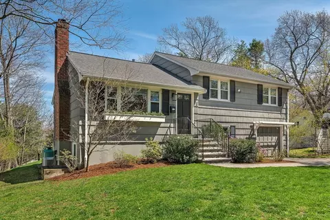 72 Oakcrest Rd, Needham, MA 02492 photo 2