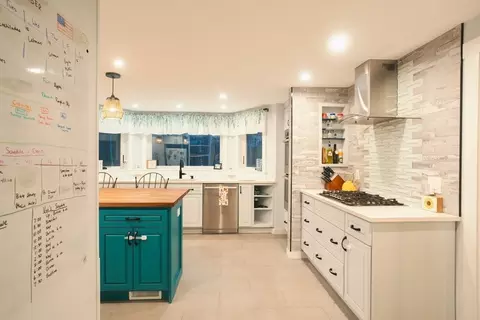 Kitchen - 8 Stearns Rd, Upton, MA 01568 photo 4 of 9