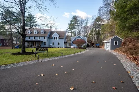 8 Stearns Rd, Upton, MA 01568
