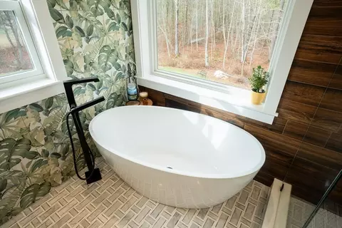 Bath - 8 Stearns Rd, Upton, MA 01568 photo 2 of 7