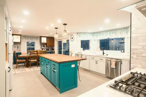 Kitchen - 8 Stearns Rd, Upton, MA 01568 photo 5 of 9