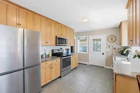 Kitchen - 334 Killdeer Rd, Webster, MA 01570 photo 3 of 4