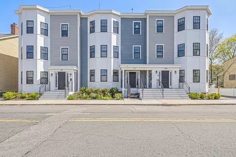 31 Boardman St #5, Boston, MA 02128