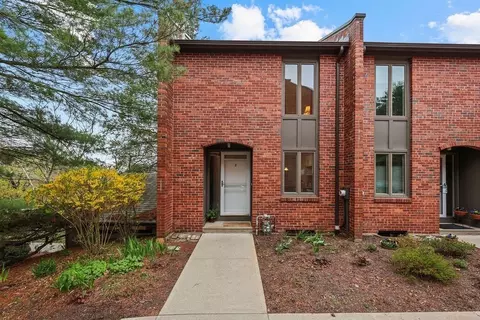 8 Sutton Ct #8, Amherst, MA 01002 photo 2