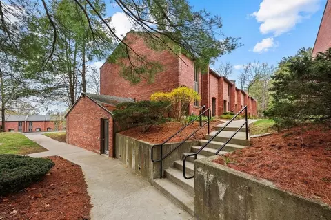 8 Sutton Ct #8, Amherst, MA 01002 photo 4