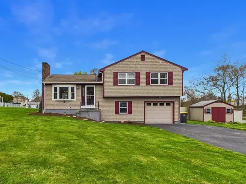 18 Duke St, Somerset, MA 02726