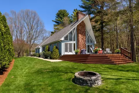41 Smith St, Palmer, MA 01069
