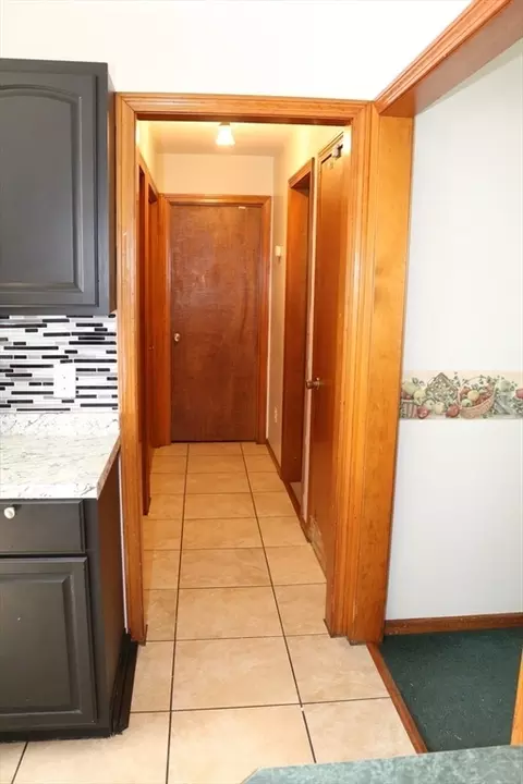 Entry Way - 21 Ryan Cir, Springfield, MA 01118 photo 1 of 4