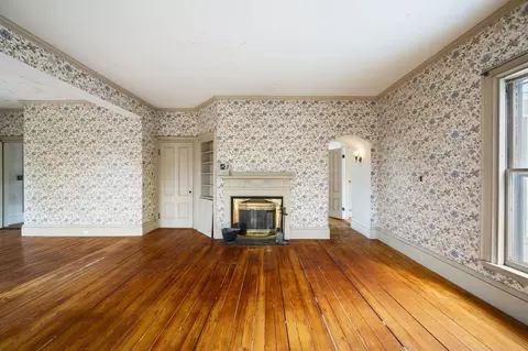 Living - 327 East St, Hingham, MA 02043 photo 3 of 3