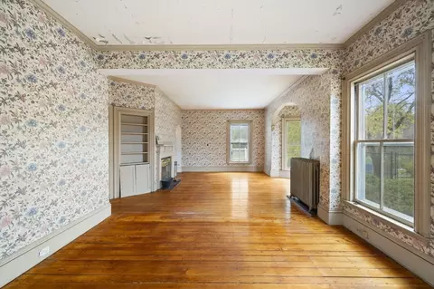 Living - 327 East St, Hingham, MA 02043 photo 2 of 3