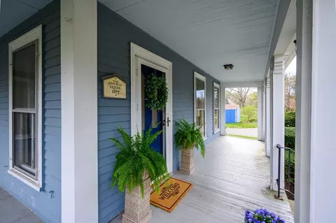 Exterior - 327 East St, Hingham, MA 02043 photo 4 of 12