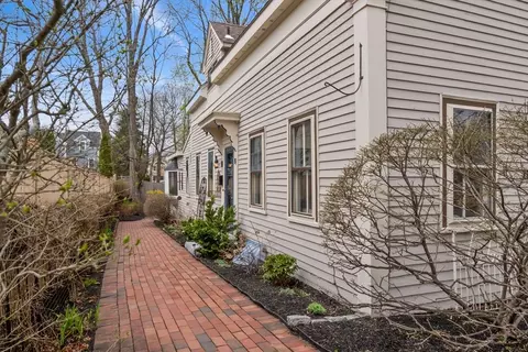 8 California St, Newburyport, MA 01950