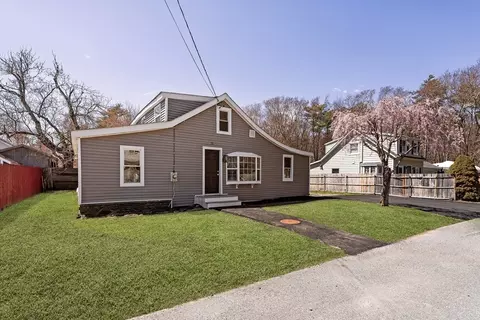 21 Evergreen St, Dartmouth, MA 02747