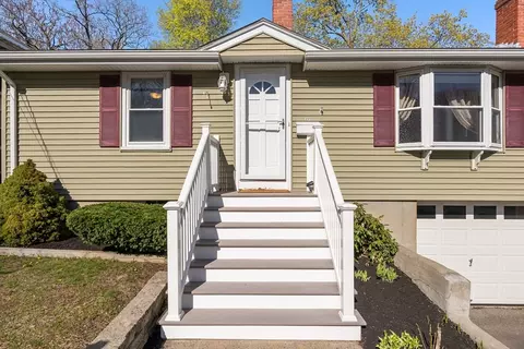 67 Colonial Ave, Lynn, MA 01904